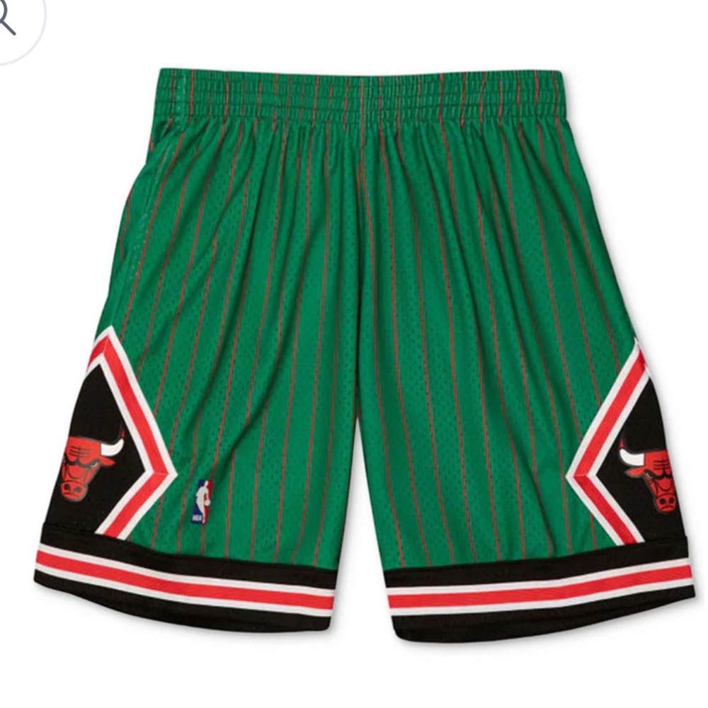 Men’s Mitchell and Ness Chicago Bulls swingman shorts Small NWT